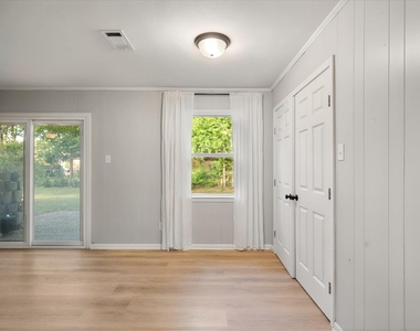 2604 Fairmont Circle - Photo Thumbnail 10