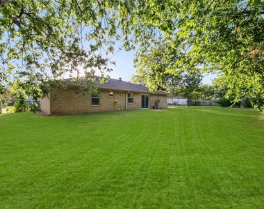 2604 Fairmont Circle - Photo Thumbnail 23