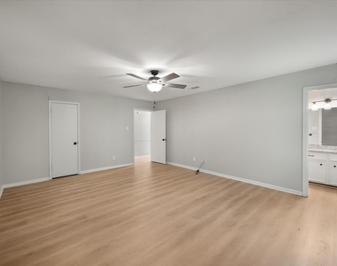 2604 Fairmont Circle - Photo Thumbnail 16