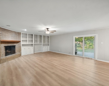 2604 Fairmont Circle - Photo Thumbnail 3