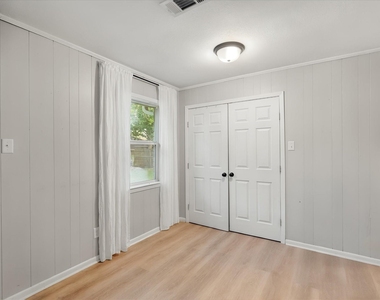 2604 Fairmont Circle - Photo Thumbnail 9
