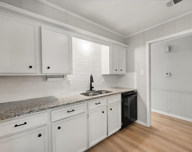 2604 Fairmont Circle - Photo Thumbnail 12
