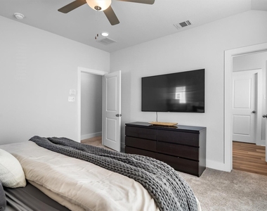 1346 Roundup Way - Photo Thumbnail 22
