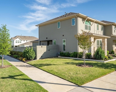 1346 Roundup Way - Photo Thumbnail 4