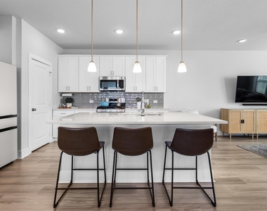 1346 Roundup Way - Photo Thumbnail 10