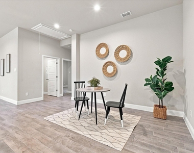 2704 Starling Street - Photo Thumbnail 6
