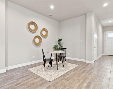 2704 Starling Street - Photo Thumbnail 7