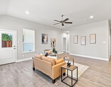 2704 Starling Street - Photo Thumbnail 4