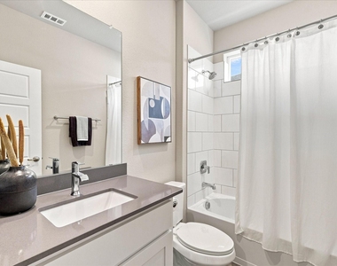 2704 Starling Street - Photo Thumbnail 29