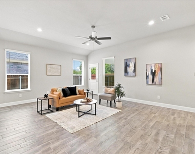 2704 Starling Street - Photo Thumbnail 9
