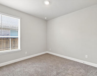 2704 Starling Street - Photo Thumbnail 24