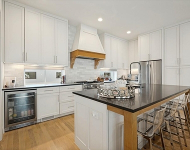 4220 Hawthorne Avenue - Photo Thumbnail 10