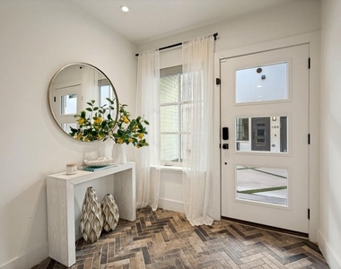 4220 Hawthorne Avenue - Photo Thumbnail 3