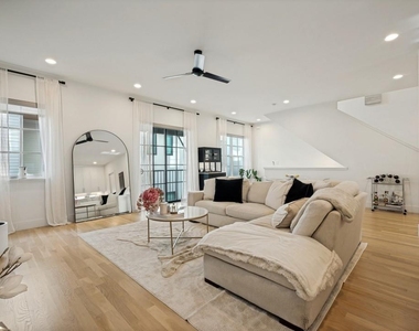 4220 Hawthorne Avenue - Photo Thumbnail 8