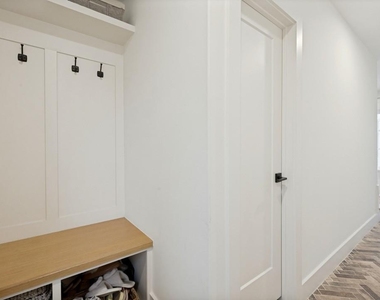 4220 Hawthorne Avenue - Photo Thumbnail 4