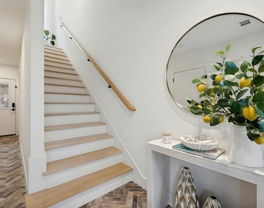 4220 Hawthorne Avenue - Photo Thumbnail 2