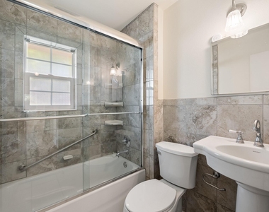 808 Jackson Street - Photo Thumbnail 9