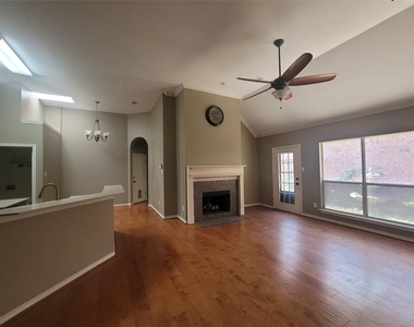 8432 Grand Canyon Drive - Photo Thumbnail 4