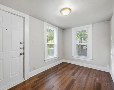 711 Brown Street - Photo Thumbnail 11