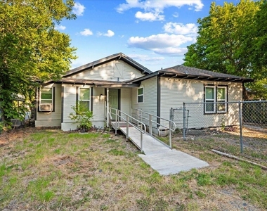 711 Brown Street - Photo Thumbnail 12
