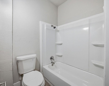 711 Brown Street - Photo Thumbnail 10