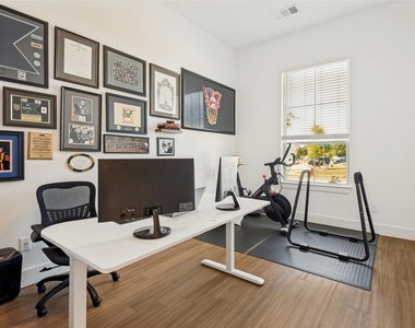 1624 Seminole Drive - Photo Thumbnail 3