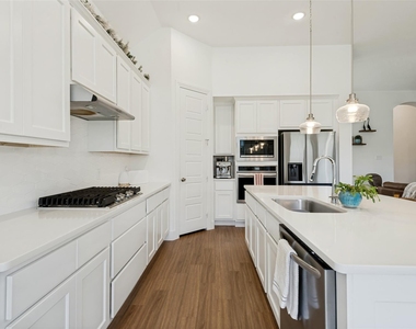 1624 Seminole Drive - Photo Thumbnail 2
