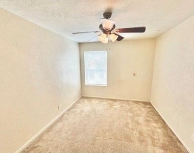 1115 N Austin Street - Photo Thumbnail 9