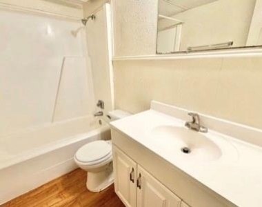 1115 N Austin Street - Photo Thumbnail 7
