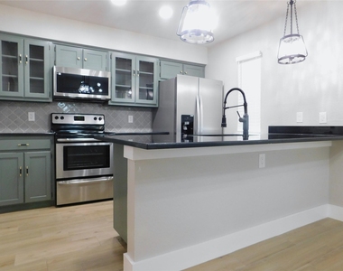 404 Woodson Circle - Photo Thumbnail 9