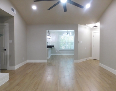 404 Woodson Circle - Photo Thumbnail 4
