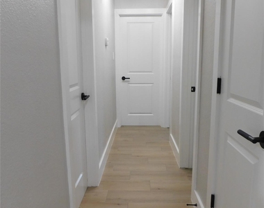 404 Woodson Circle - Photo Thumbnail 11