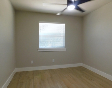 404 Woodson Circle - Photo Thumbnail 15