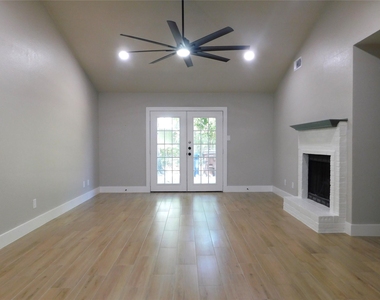 404 Woodson Circle - Photo Thumbnail 6