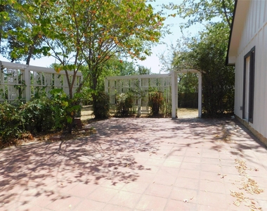 404 Woodson Circle - Photo Thumbnail 25