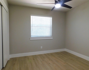 404 Woodson Circle - Photo Thumbnail 13