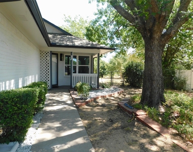 404 Woodson Circle - Photo Thumbnail 2