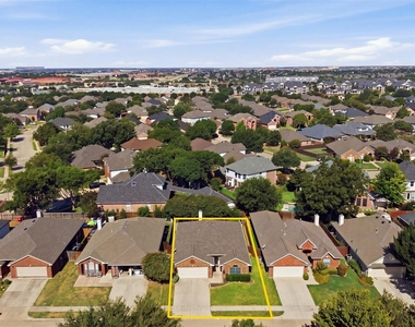 8625 Stetson - Photo Thumbnail 14