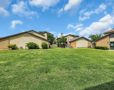 332 W Harwood Road - Photo Thumbnail 26