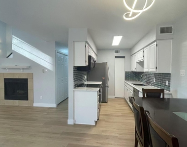 332 W Harwood Road - Photo Thumbnail 7