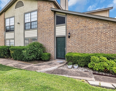 332 W Harwood Road - Photo Thumbnail 2