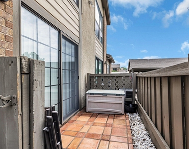 332 W Harwood Road - Photo Thumbnail 25