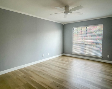 332 W Harwood Road - Photo Thumbnail 9