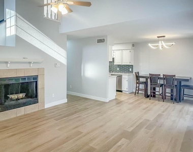 332 W Harwood Road - Photo Thumbnail 4
