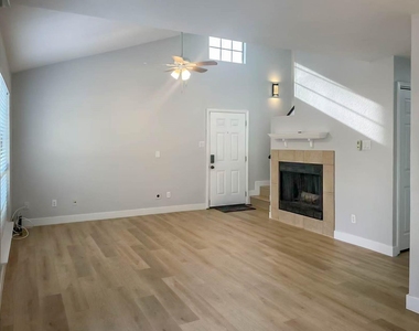 332 W Harwood Road - Photo Thumbnail 3