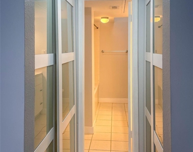332 W Harwood Road - Photo Thumbnail 8