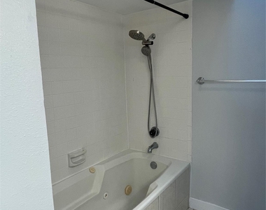332 W Harwood Road - Photo Thumbnail 20