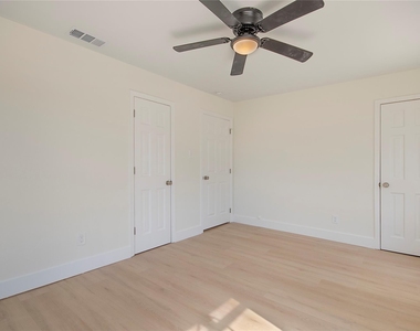 305 N Oak Cliff Boulevard - Photo Thumbnail 8