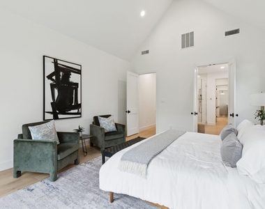 2026 Euclid Avenue - Photo Thumbnail 10