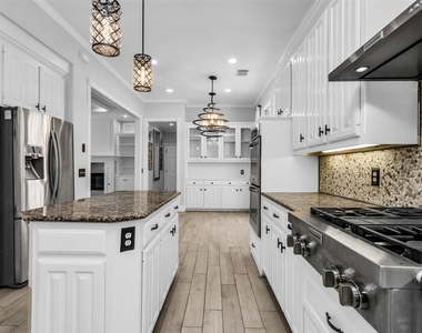 4404 Hollow Oak Drive - Photo Thumbnail 11